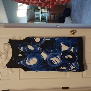 Women's dress in blues and blacks.